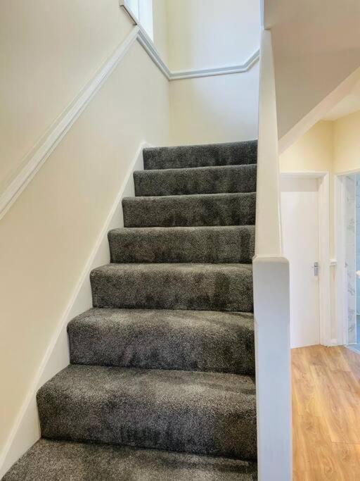 Superb And Comfortable 3Bd Home In 다게넘 외부 사진