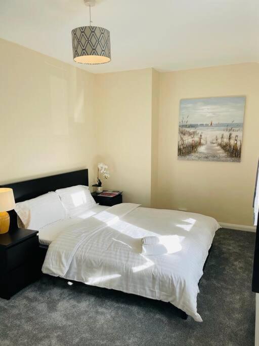 Superb And Comfortable 3Bd Home In 다게넘 외부 사진