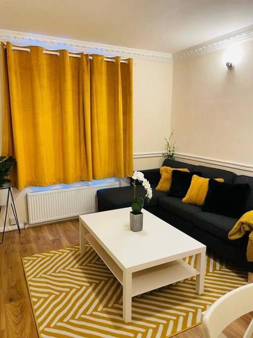 Superb And Comfortable 3Bd Home In 다게넘 외부 사진
