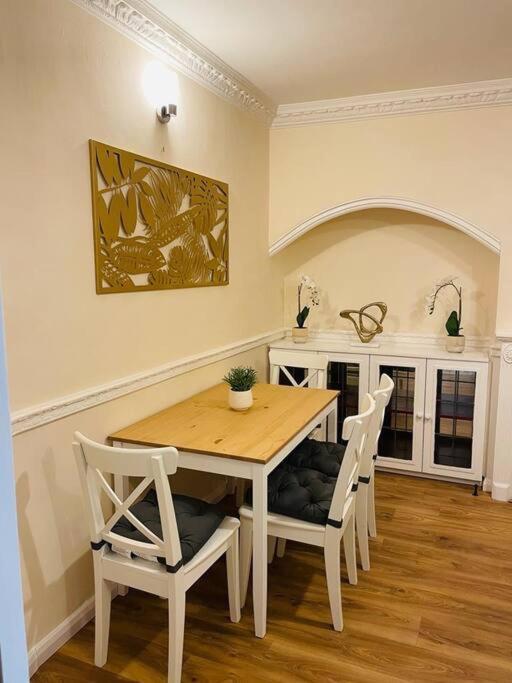 Superb And Comfortable 3Bd Home In 다게넘 외부 사진
